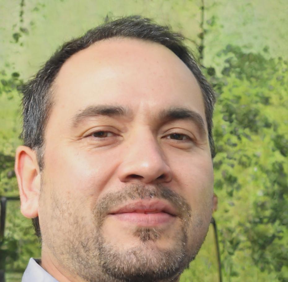 Викладач курсу портретного малюнка